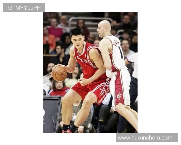 姚明全身图展示篮球巨星风采与运动精神的完美结合