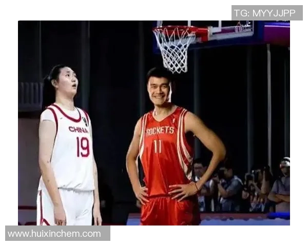 姚明今晚表情引发热议球迷纷纷猜测背后故事与情感变化