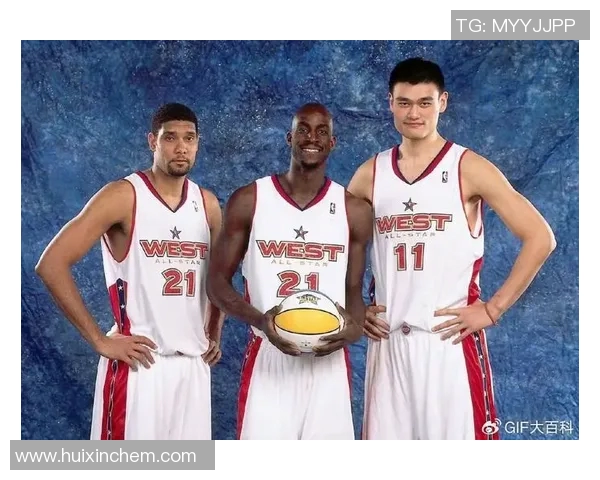 姚明携手鲨鱼广告再掀篮球热潮引发全民关注与热议