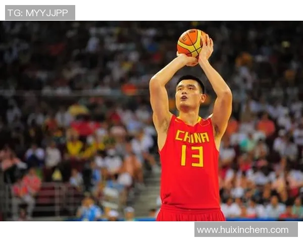 姚明与队友默契配合展现篮球魅力成就辉煌职业生涯 姚明与队友默契配合展现篮球魅力成就辉煌职业生涯