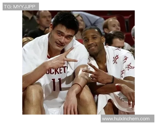 保罗巧妙戏耍姚明展现篮球智慧与技巧的精彩瞬间