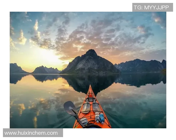 足球明星光着脚在沙滩上奔跑展现自然魅力与运动激情 足球明星光着脚在沙滩上奔跑展现自然魅力与运动激情