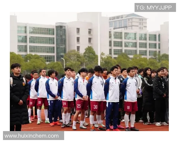 足球明星齐聚一堂高清合影展现足球魅力与团结精神的精彩瞬间