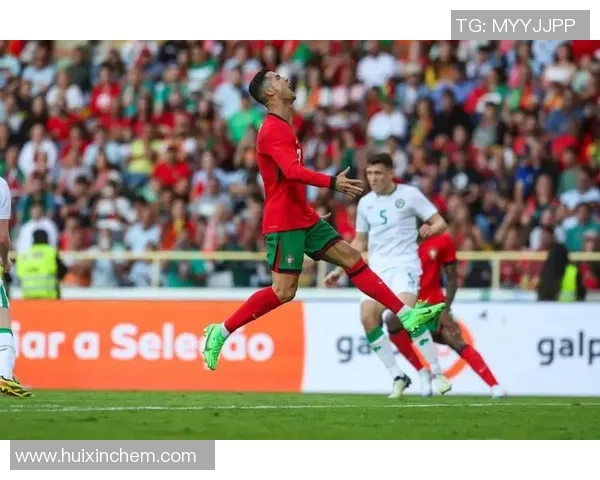 足球明星顶球的传奇瞬间与背后的故事揭秘