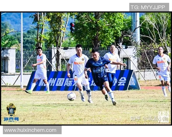 足球巨星街头秀技艺引发热潮球迷狂欢共庆足球魅力与激情 足球巨星街头秀技艺引发热潮球迷狂欢共庆足球魅力与激情