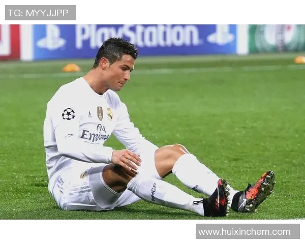 当足球明星与C罗同场竞技时的精彩瞬间与背后故事揭秘 当足球明星与C罗同场竞技时的精彩瞬间与背后故事揭秘